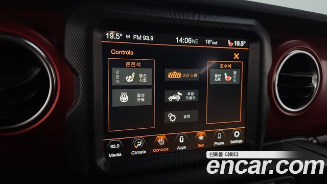 Jeep Wrangler 2023 — photo 22