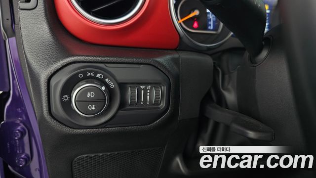 Jeep Wrangler 2023 — photo 24