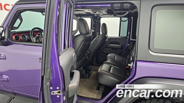 Jeep Wrangler 2023 — photo 27