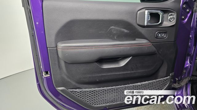 Jeep Wrangler 2023 — photo 31