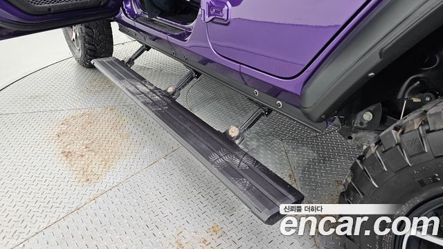Jeep Wrangler 2023 — photo 32