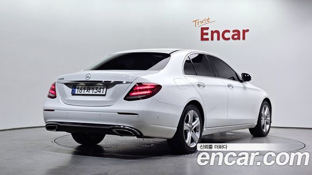 Mercedes-Benz E-Class 2018 — photo 2