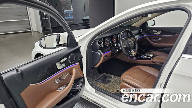Mercedes-Benz E-Class 2018 — photo 13