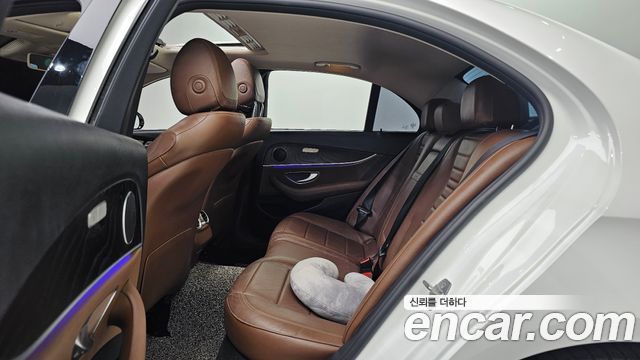 Mercedes-Benz E-Class 2018 — photo 18
