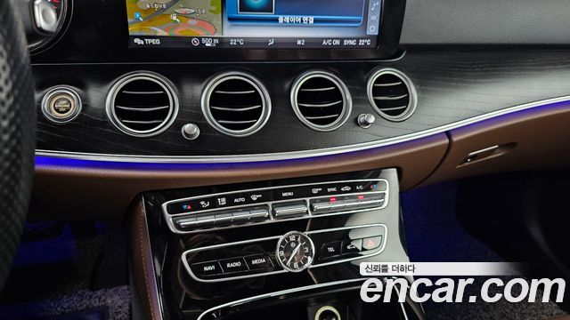 Mercedes-Benz E-Class 2018 — photo 23