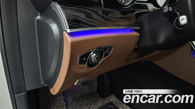 Mercedes-Benz E-Class 2018 — photo 25