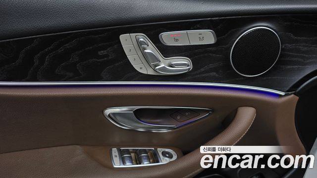 Mercedes-Benz E-Class 2018 — photo 26