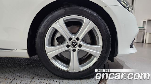 Mercedes-Benz E-Class 2018 — photo 7