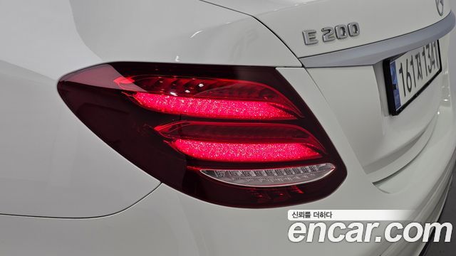 Mercedes-Benz E-Class 2018 — photo 9