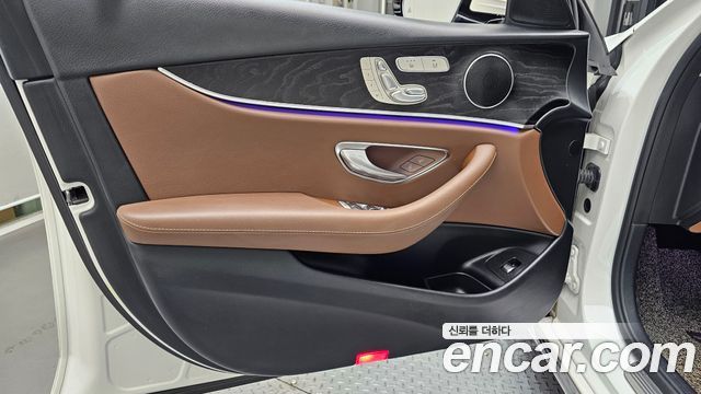 Mercedes-Benz E-Class 2018 — photo 14