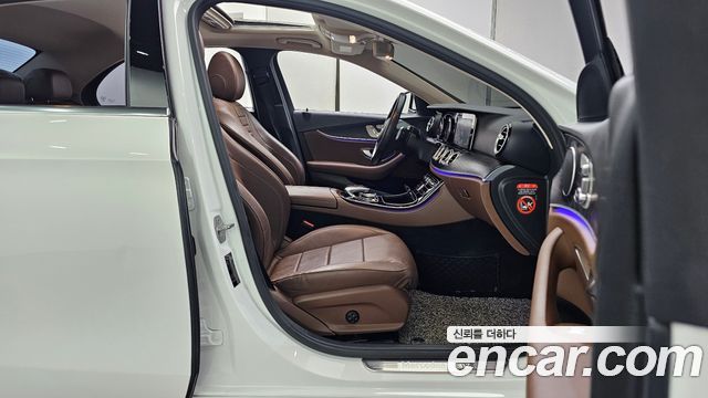 Mercedes-Benz E-Class 2018 — photo 16
