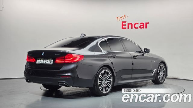 BMW 5-Series 2019 — photo 2