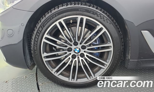 BMW 5-Series 2019 — photo 5