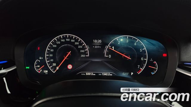 BMW 5-Series 2019 — photo 11