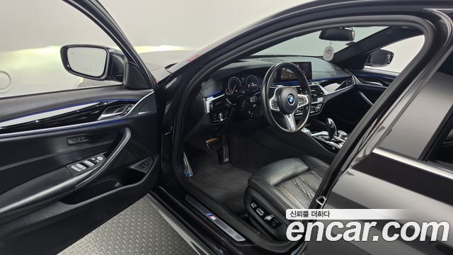 BMW 5-Series 2019 — photo 13