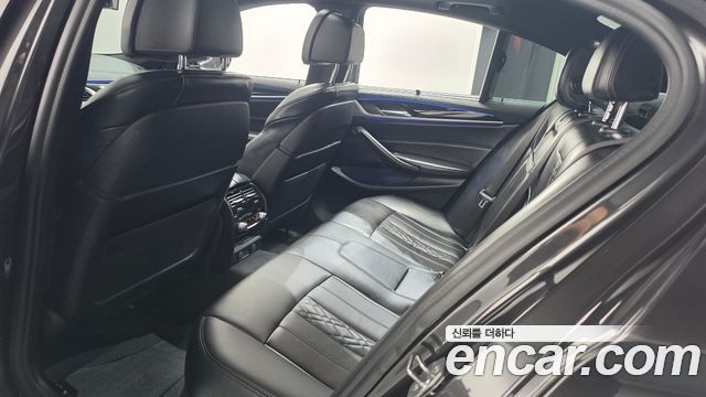 BMW 5-Series 2019 — photo 17