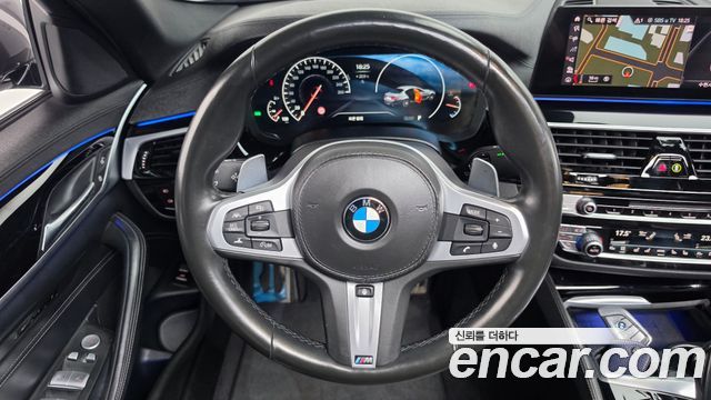 BMW 5-Series 2019 — photo 19