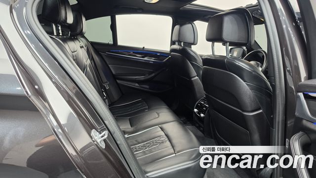 BMW 5-Series 2019 — photo 25