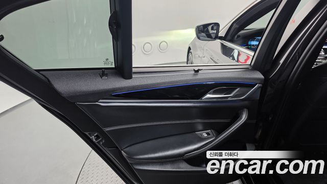 BMW 5-Series 2019 — photo 15