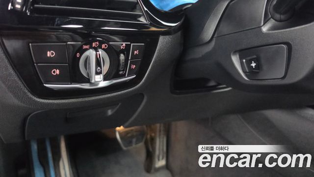BMW 5-Series 2019 — photo 28