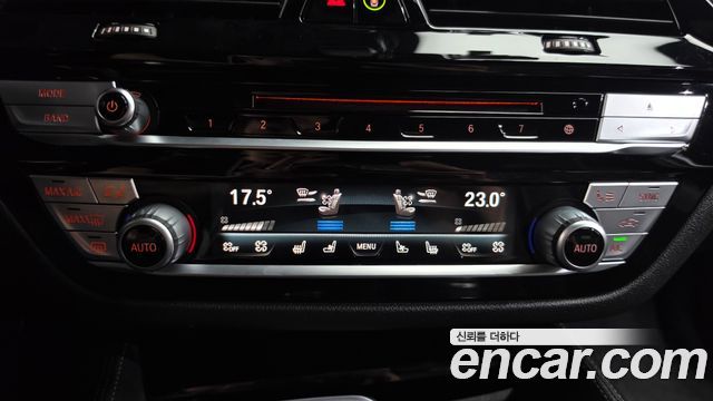 BMW 5-Series 2019 — photo 29
