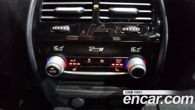 BMW 5-Series 2019 — photo 31