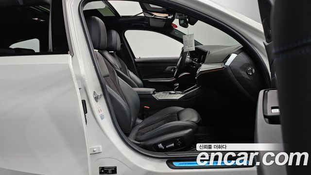 BMW 3-Series 2021 — photo 17