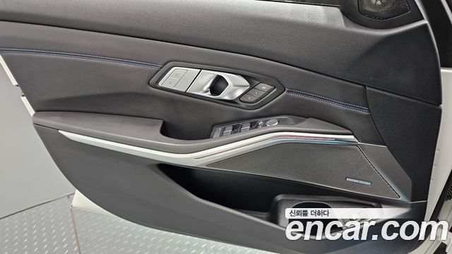 BMW 3-Series 2021 — photo 14