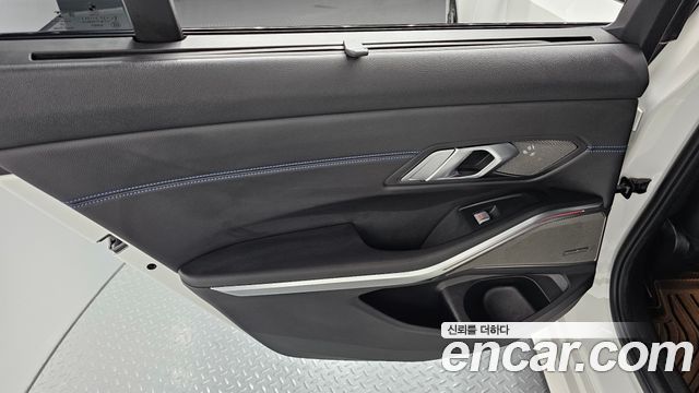 BMW 3-Series 2021 — photo 15