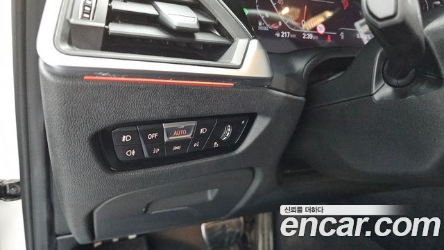 BMW 3-Series 2021 — photo 31