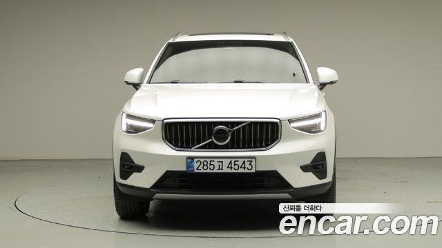 Volvo XC40 2025 — photo 2