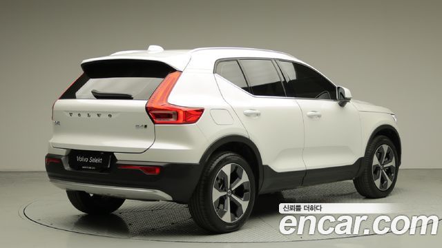 Volvo XC40 2025 — photo 4