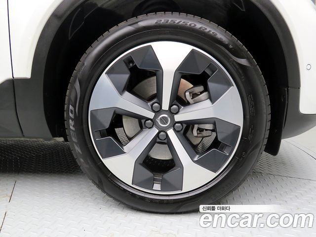 Volvo XC40 2025 — photo 6
