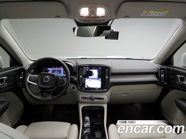 Volvo XC40 2025 — photo 10