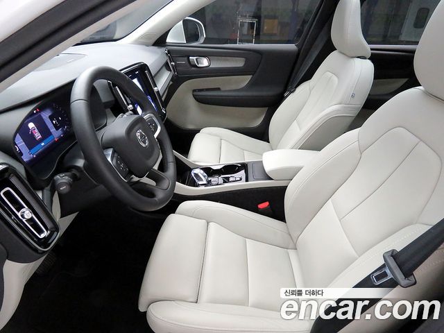 Volvo XC40 2025 — photo 11