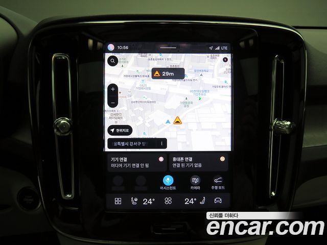 Volvo XC40 2025 — photo 14