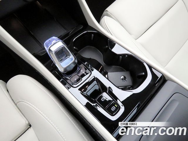 Volvo XC40 2025 — photo 16
