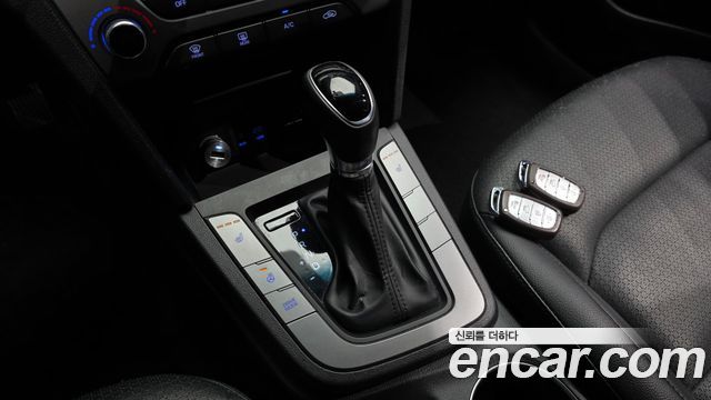 Hyundai AVANTE 2016 — photo 12