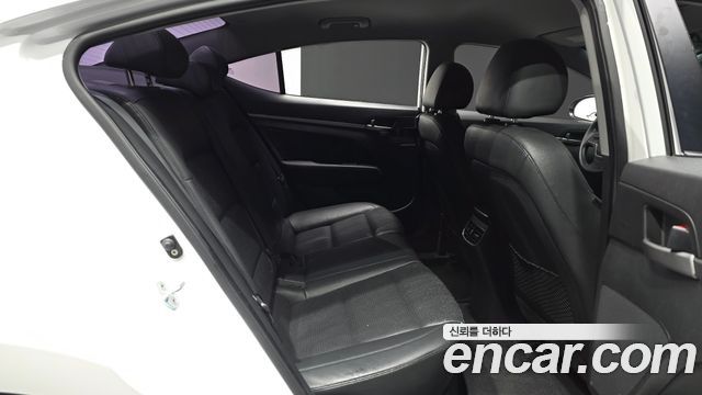 Hyundai AVANTE 2016 — photo 17