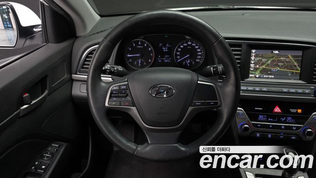Hyundai AVANTE 2016 — photo 19