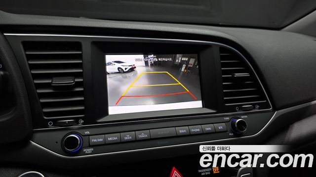 Hyundai AVANTE 2016 — photo 21