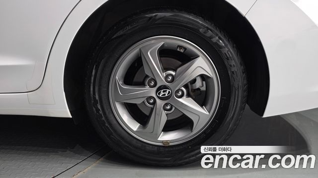 Hyundai AVANTE 2016 — photo 7