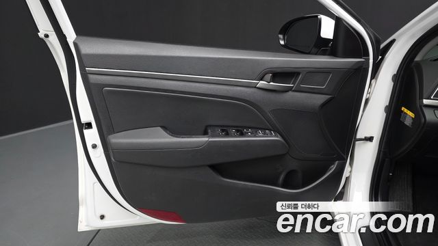 Hyundai AVANTE 2016 — photo 14