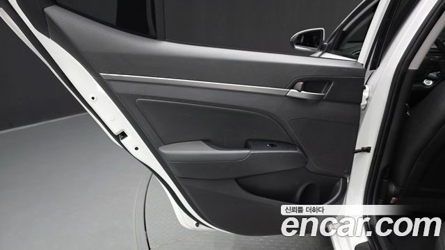 Hyundai AVANTE 2016 — photo 15