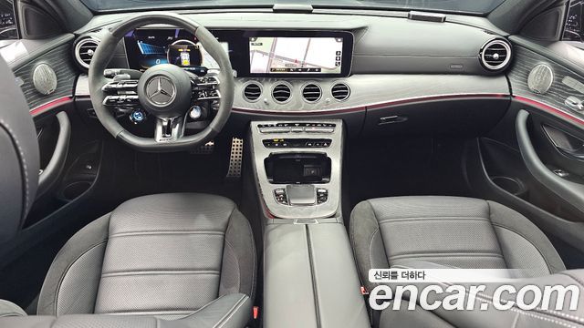 Mercedes-Benz E-Class 2023 — photo 10
