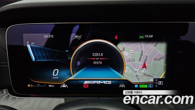 Mercedes-Benz E-Class 2023 — photo 11