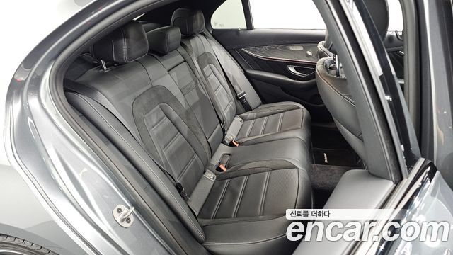 Mercedes-Benz E-Class 2023 — photo 17