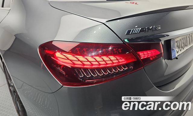 Mercedes-Benz E-Class 2023 — photo 9
