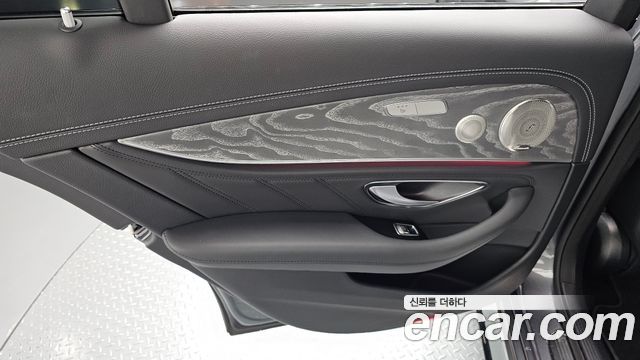 Mercedes-Benz E-Class 2023 — photo 15