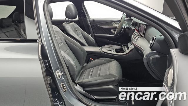 Mercedes-Benz E-Class 2023 — photo 16
